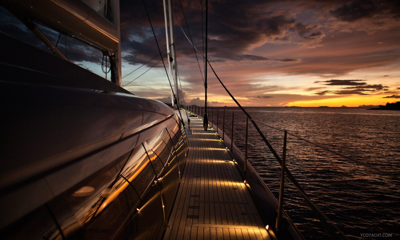 LUXURY YACHT LUXURY YACHT